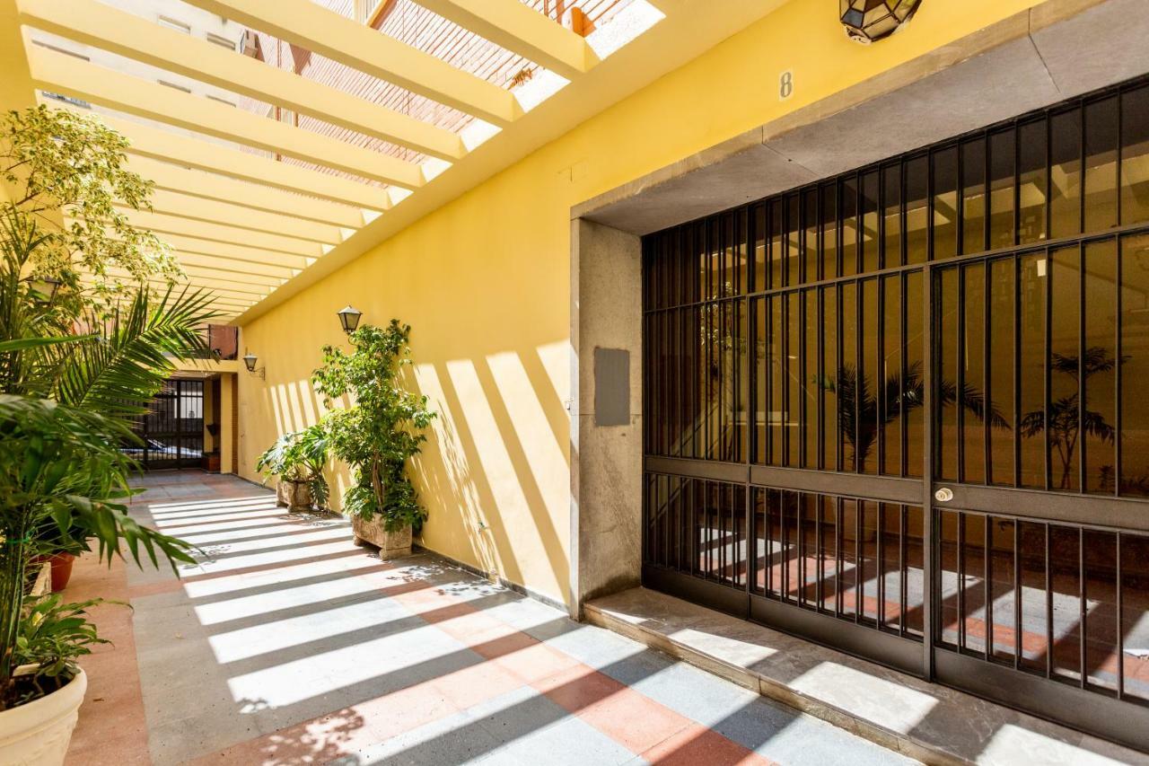 El Rio Apartment Seville Exterior photo